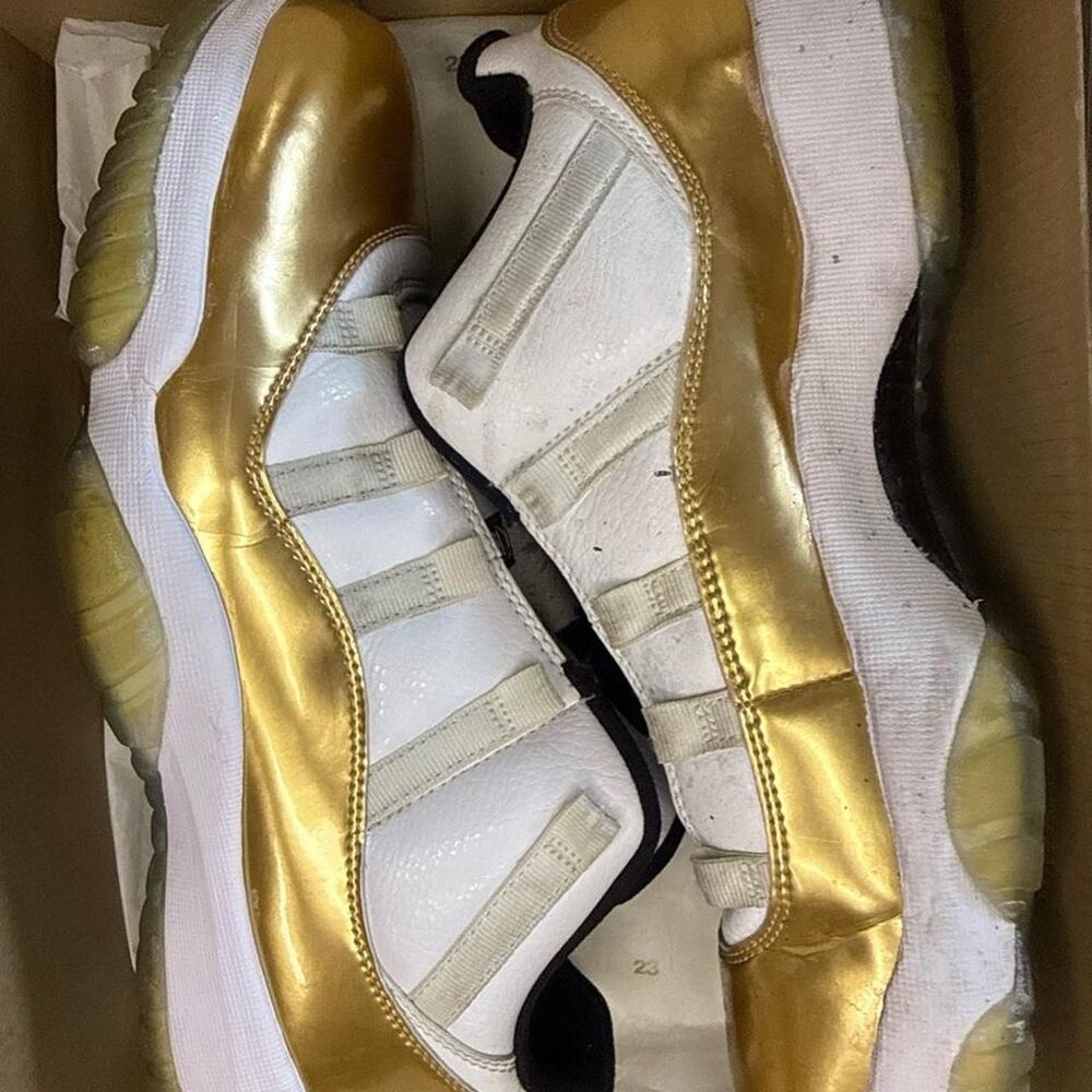 Jordan Men's Gold and White Trainers